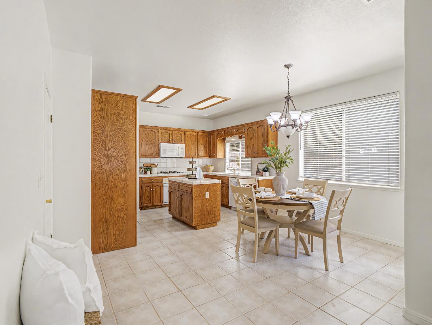 6472 N Leslie Ln, Fresno, CA 93711