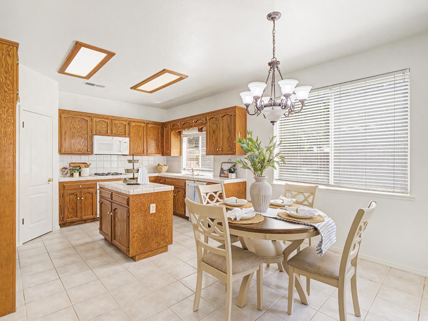 6472 N Leslie Ln, Fresno, CA 93711