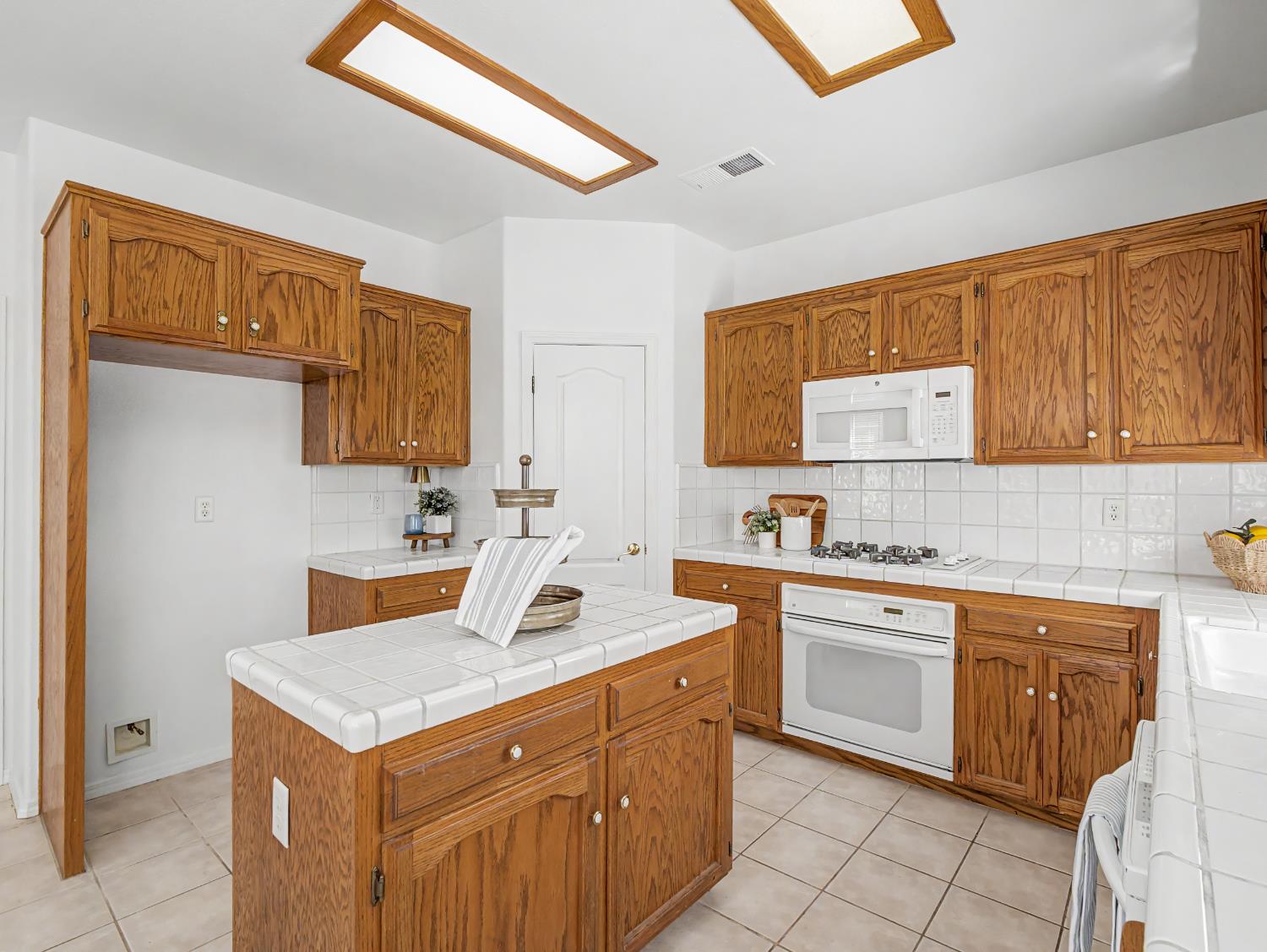 6472 N Leslie Ln, Fresno, CA 93711