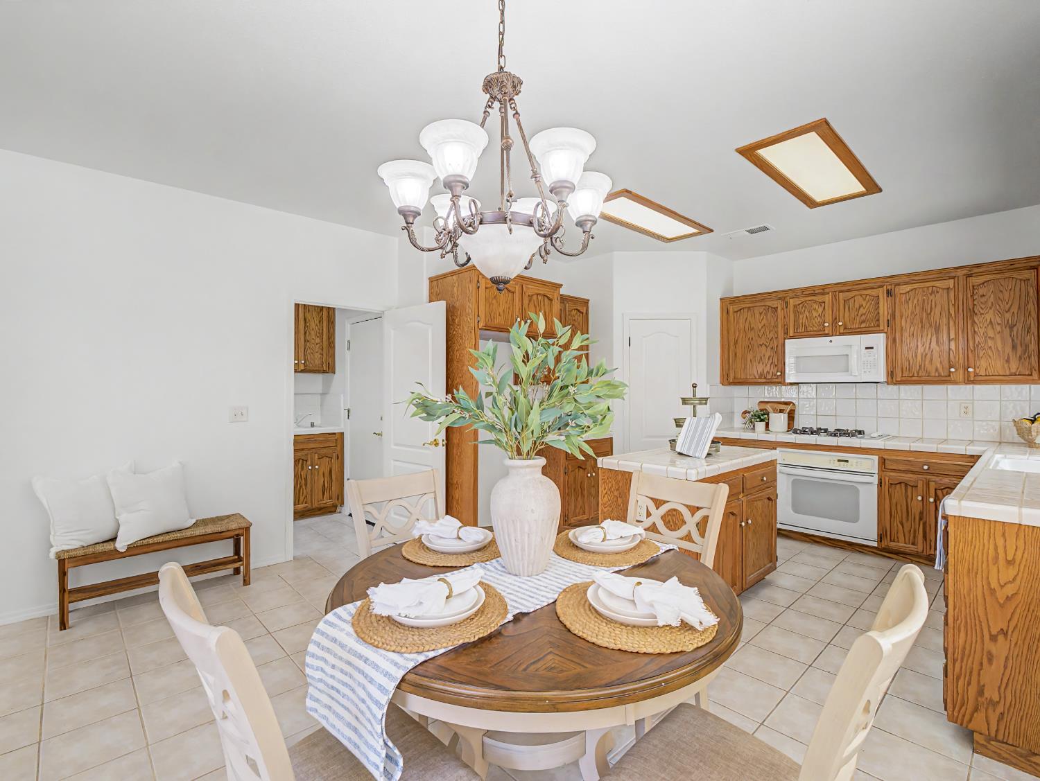 6472 N Leslie Ln, Fresno, CA 93711