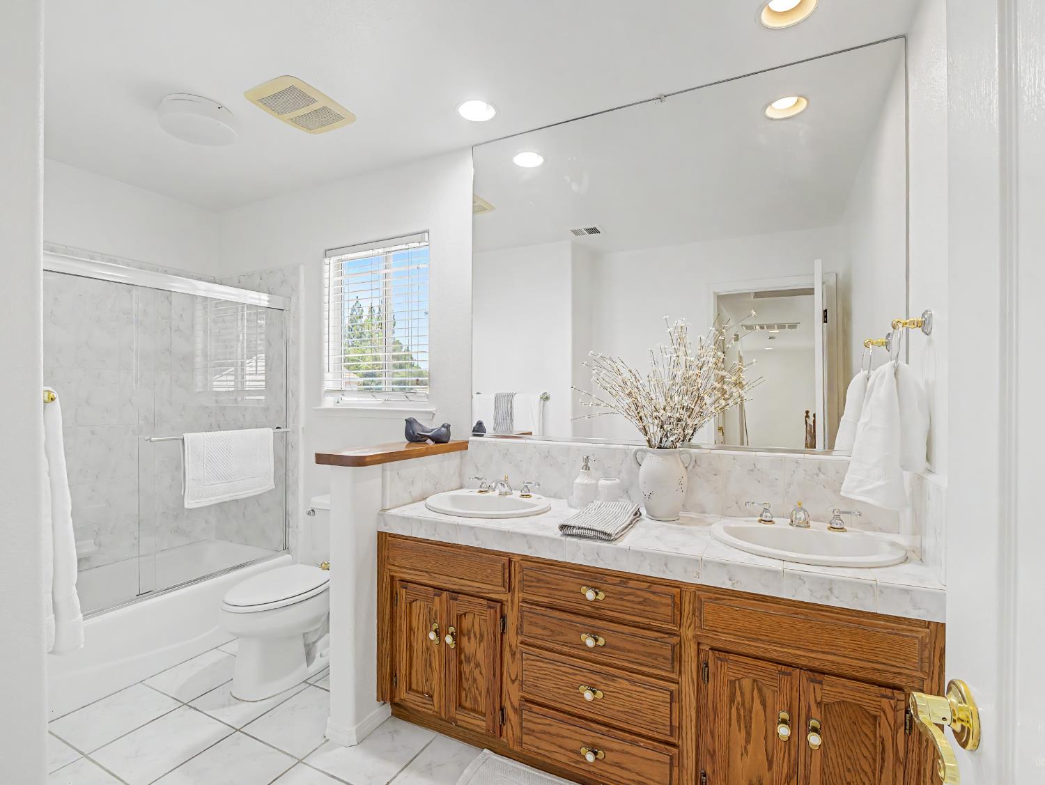 6472 N Leslie Ln, Fresno, CA 93711