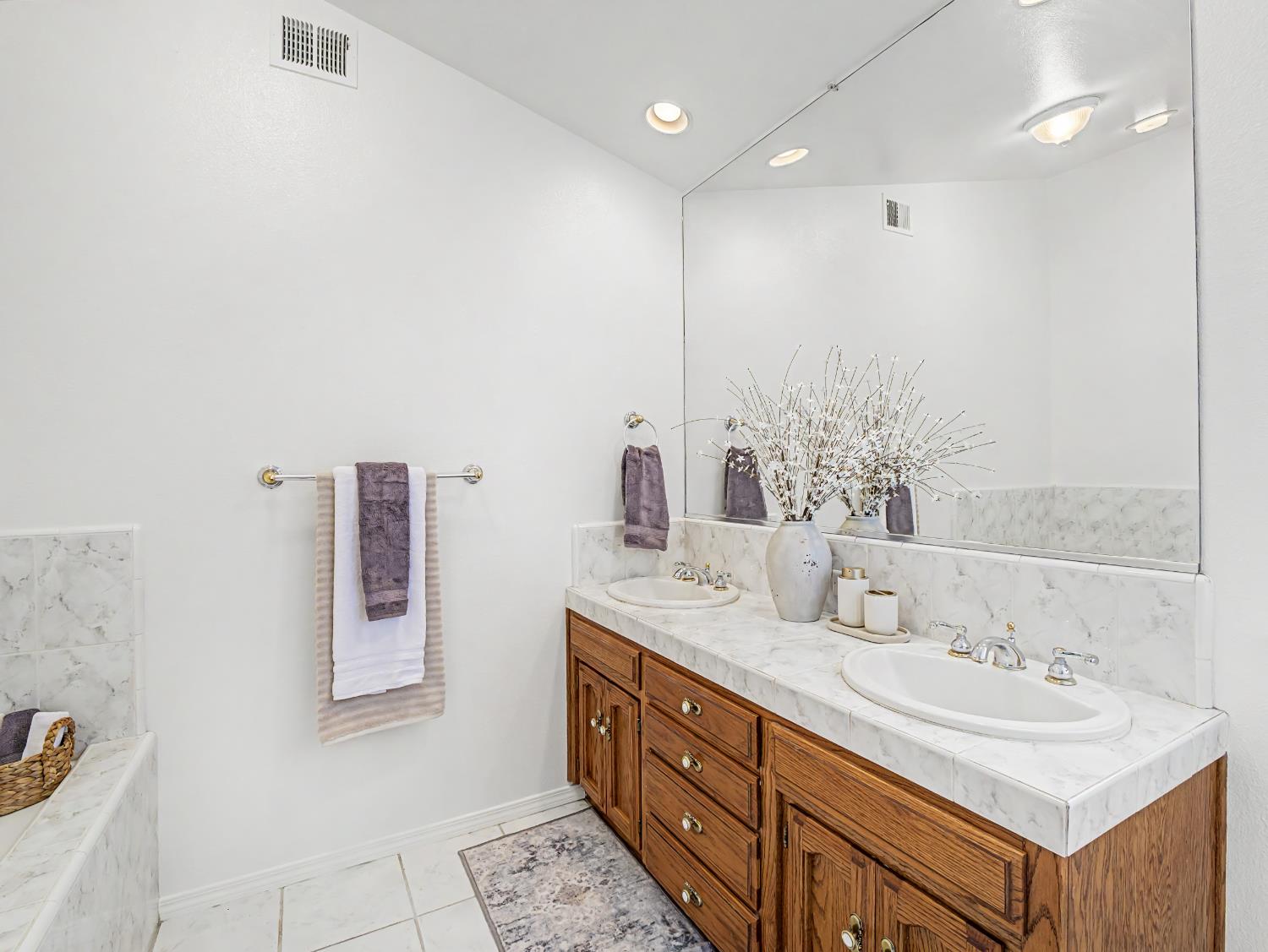 6472 N Leslie Ln, Fresno, CA 93711