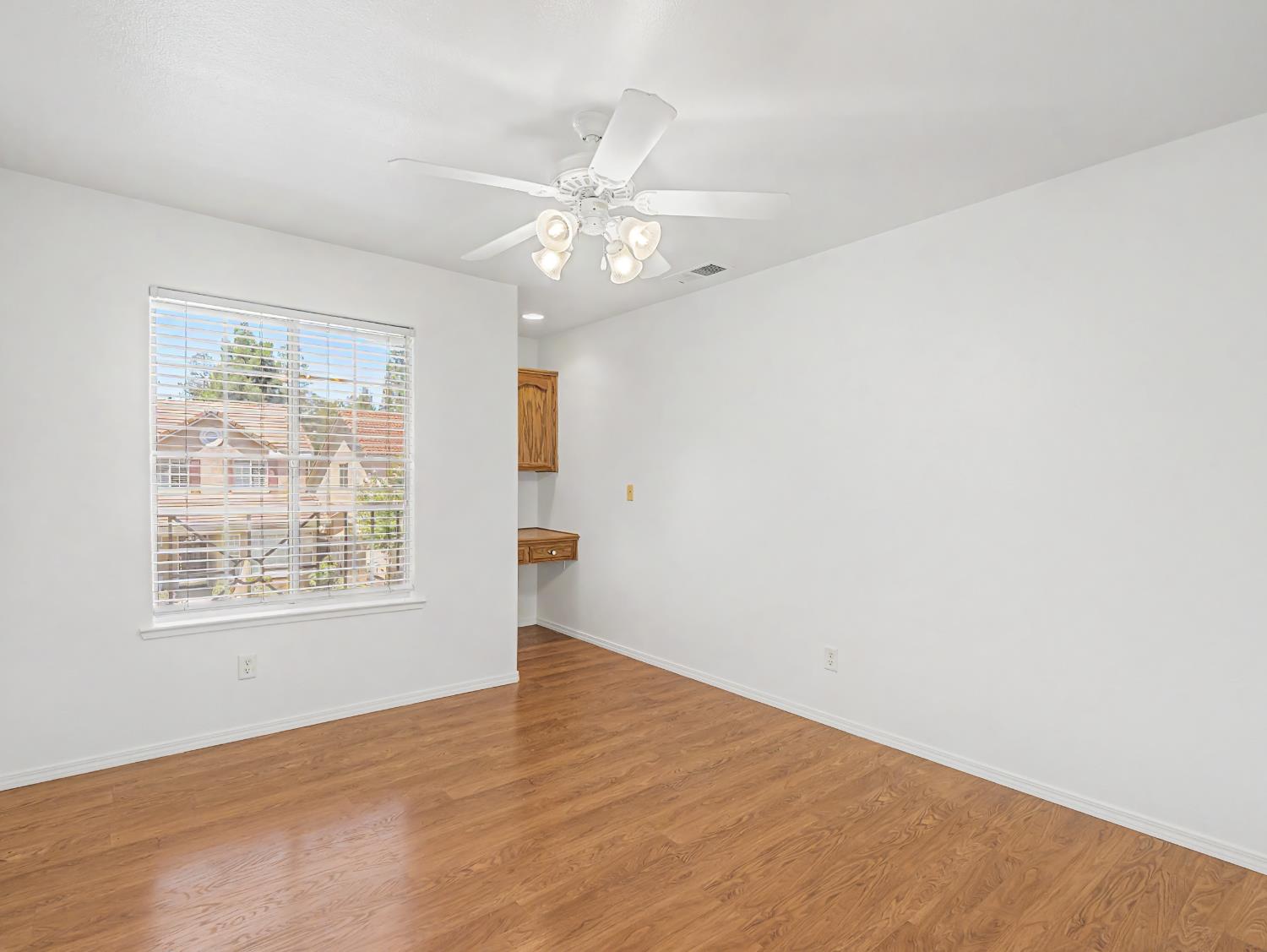6472 N Leslie Ln, Fresno, CA 93711