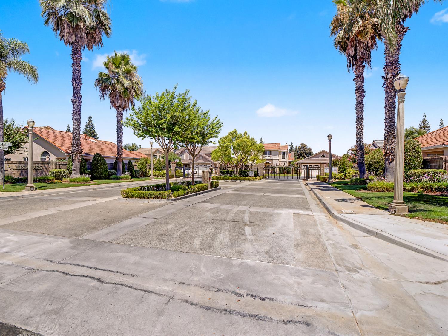 6472 N Leslie Ln, Fresno, CA 93711