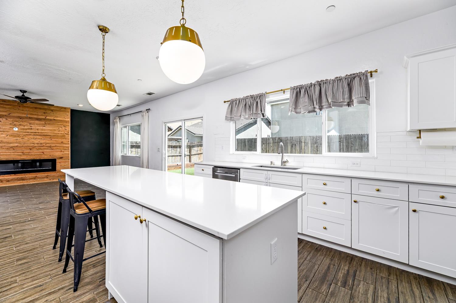 365 Huntington Ave S, Madera, CA 93636