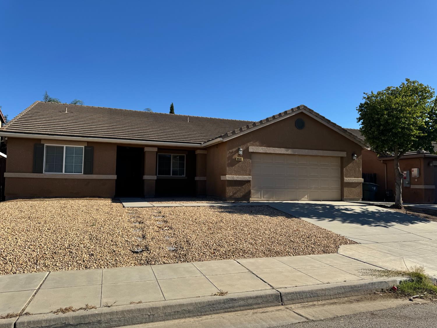 6591 W fairmont Ave, Fresno, CA 93723