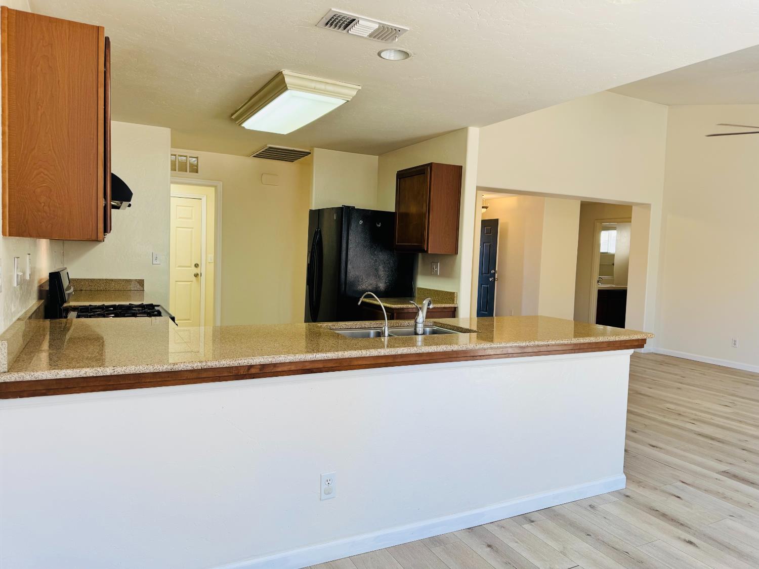 6591 W fairmont Ave, Fresno, CA 93723
