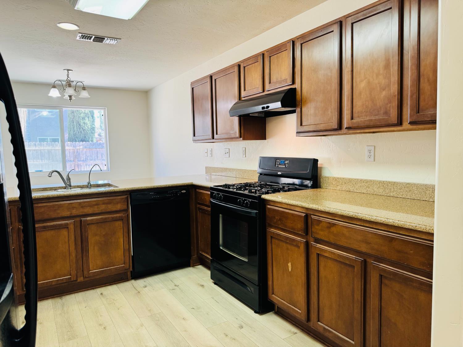 6591 W fairmont Ave, Fresno, CA 93723