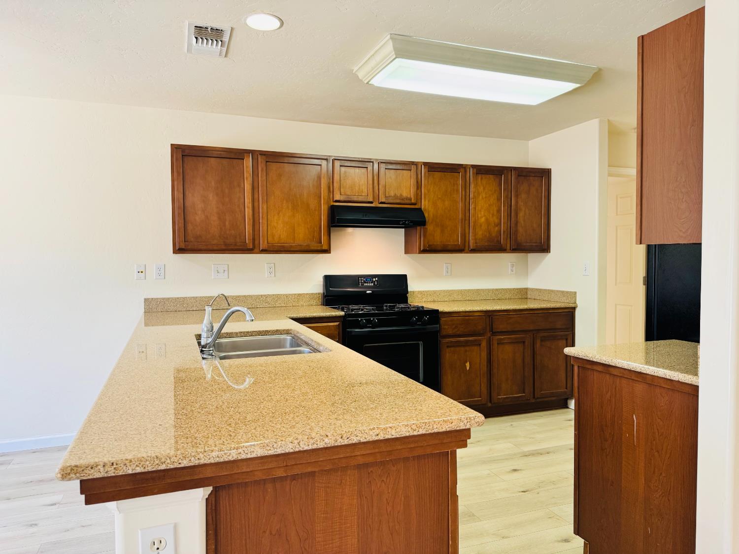 6591 W fairmont Ave, Fresno, CA 93723