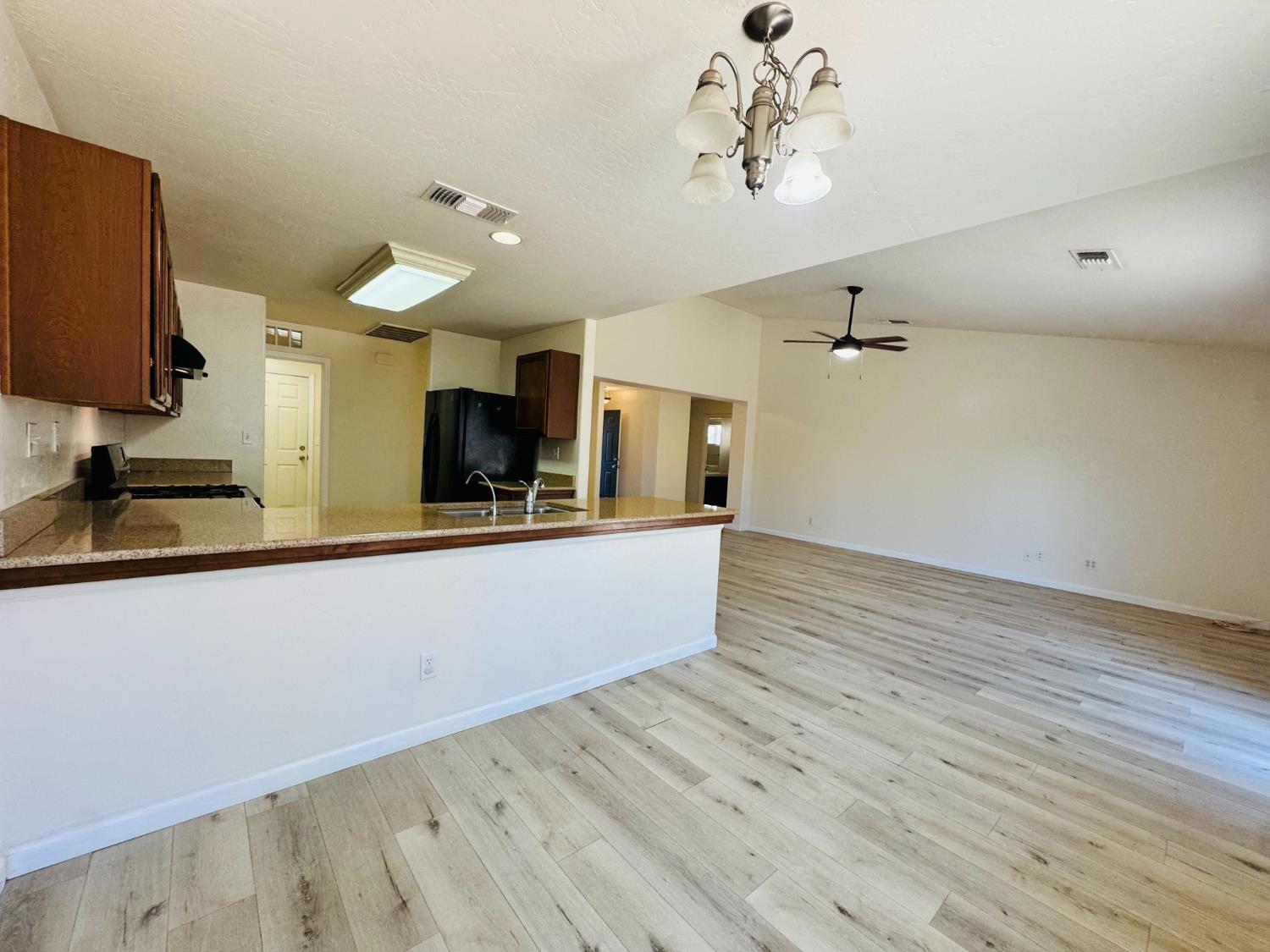 6591 W fairmont Ave, Fresno, CA 93723