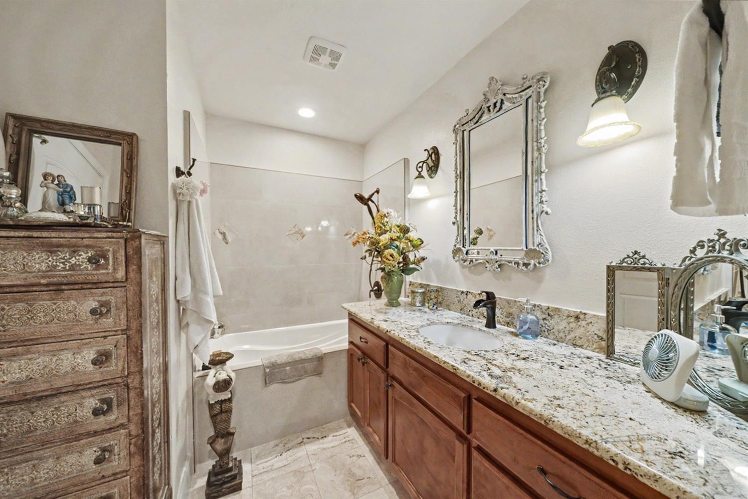 5555 N Nantucket Ave, Fresno, CA 93704