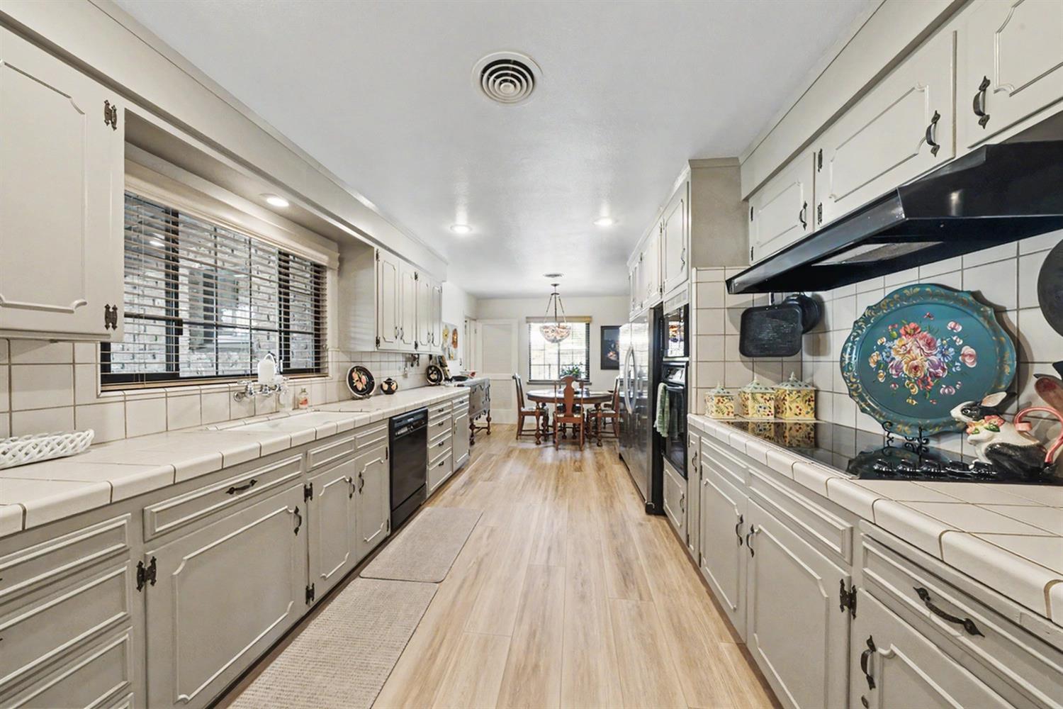 5555 N Nantucket Ave, Fresno, CA 93704