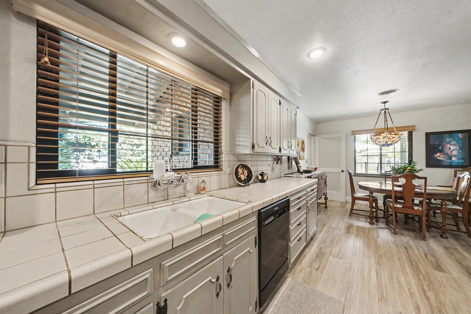 5555 N Nantucket Ave, Fresno, CA 93704