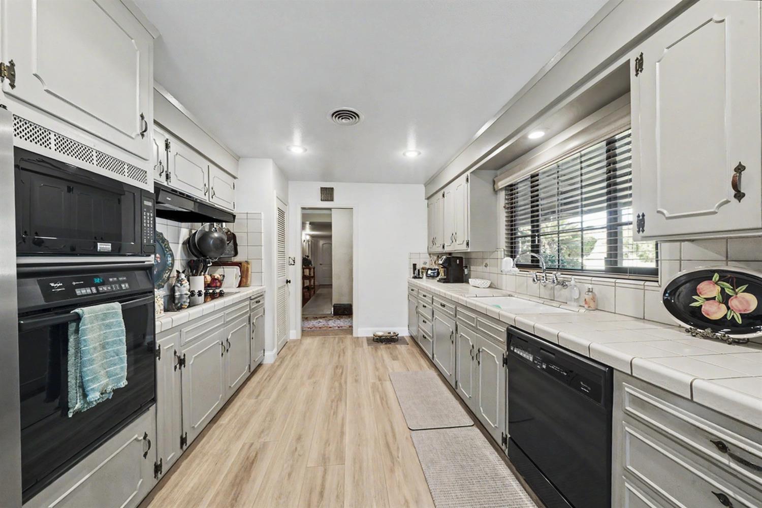 5555 N Nantucket Ave, Fresno, CA 93704