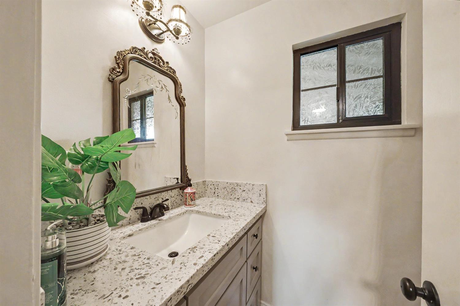 5555 N Nantucket Ave, Fresno, CA 93704