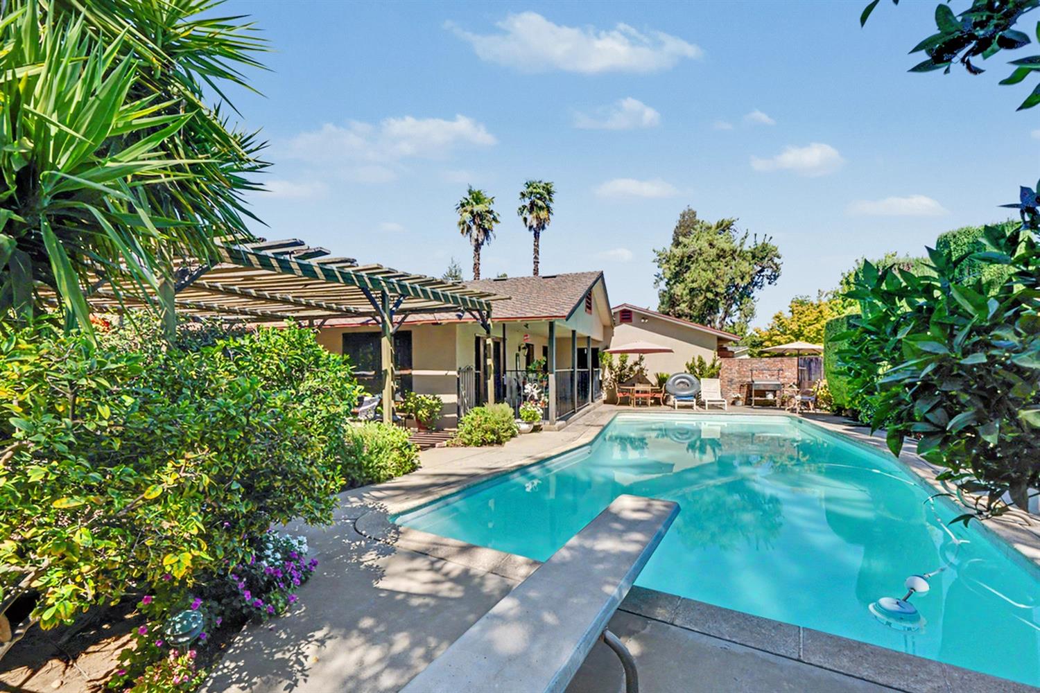 5555 N Nantucket Ave, Fresno, CA 93704