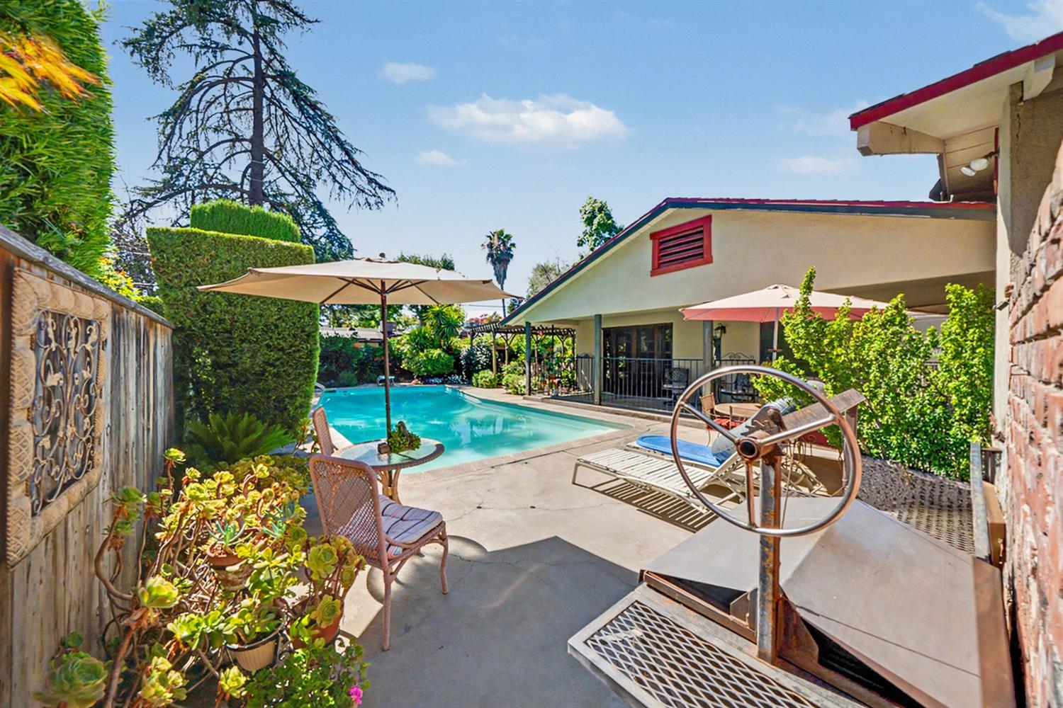 5555 N Nantucket Ave, Fresno, CA 93704