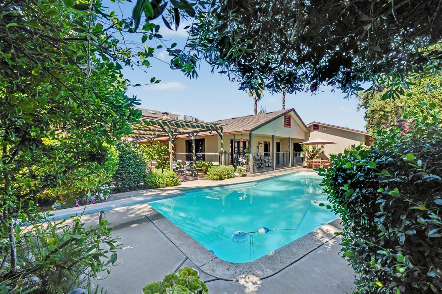 5555 N Nantucket Ave, Fresno, CA 93704