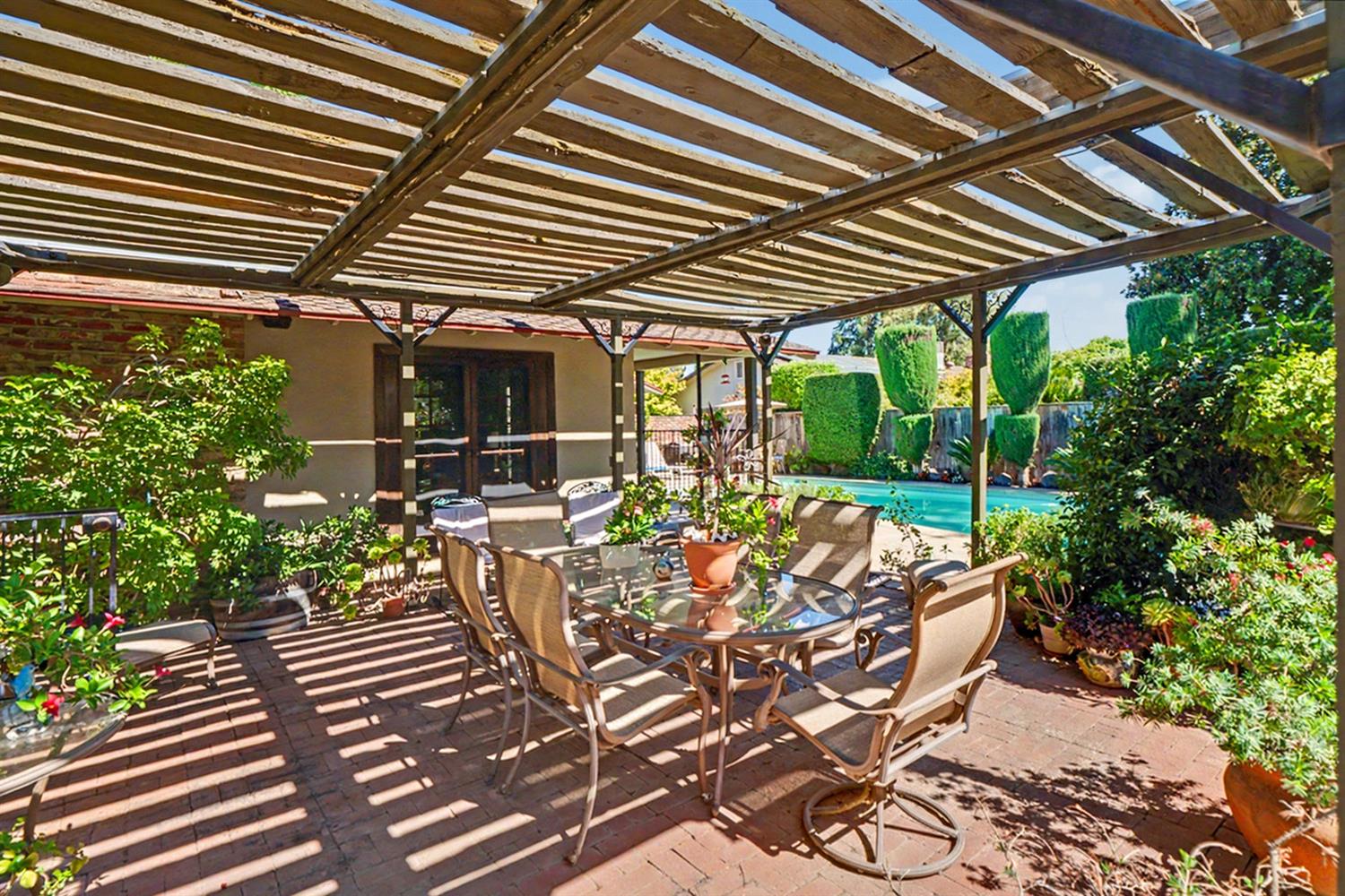 5555 N Nantucket Ave, Fresno, CA 93704