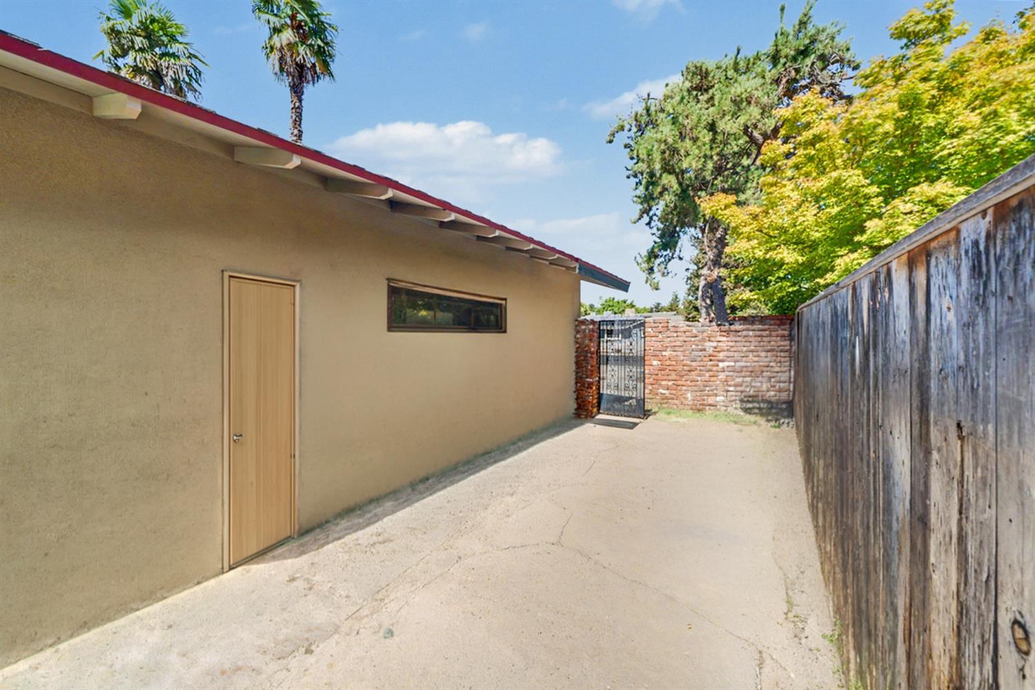 5555 N Nantucket Ave, Fresno, CA 93704