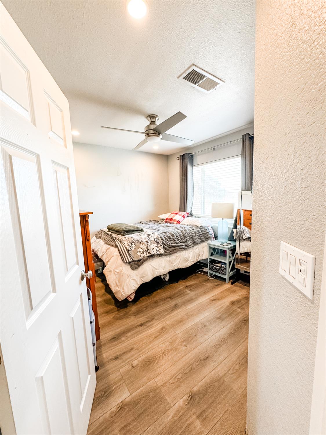 1260 pauline dr, Modesto, CA 95853