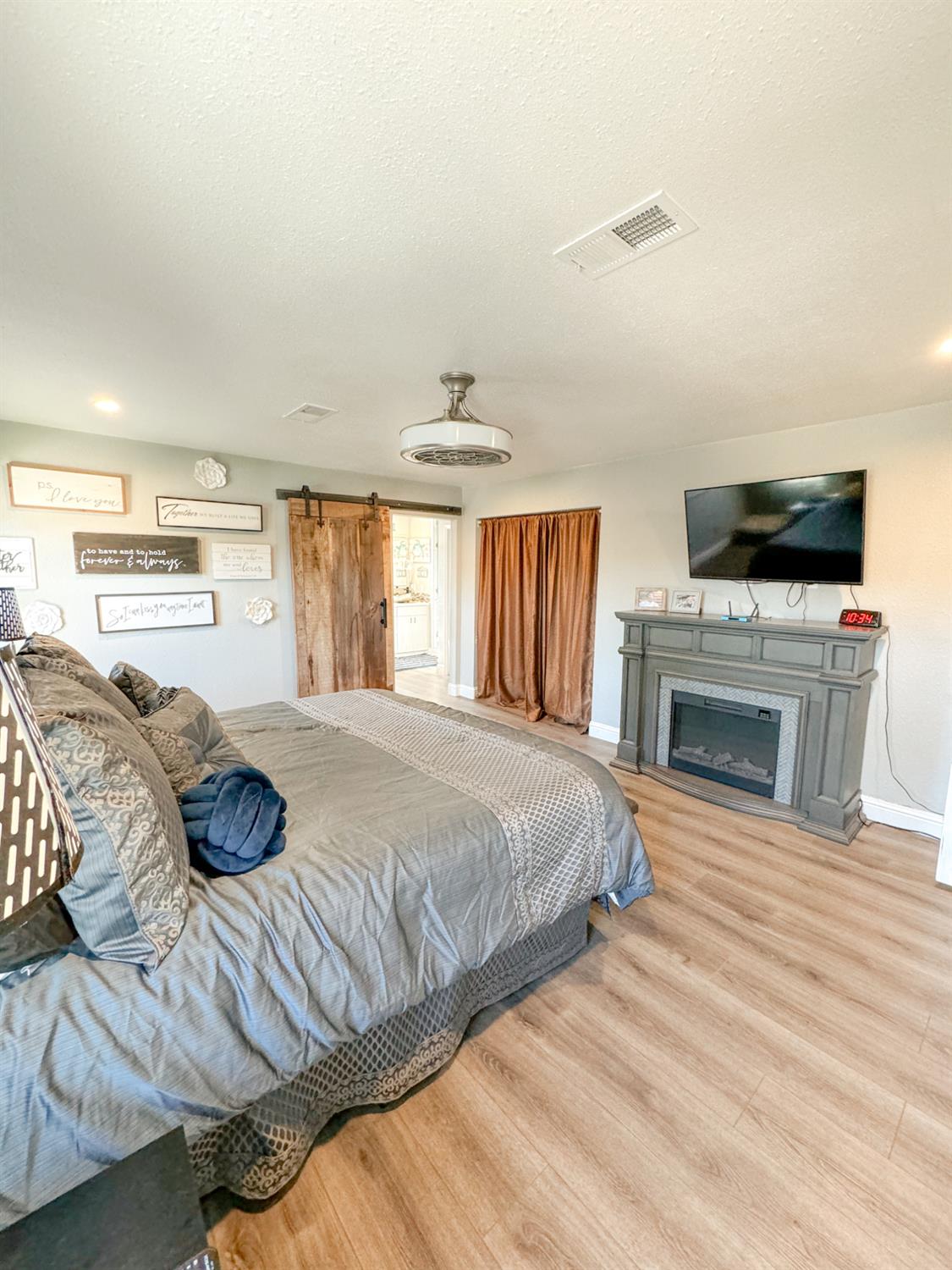 1260 pauline dr, Modesto, CA 95853