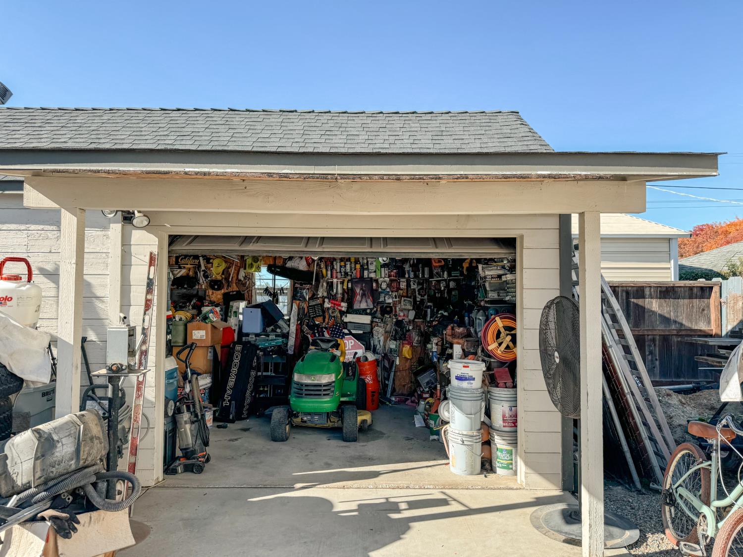 1260 pauline dr, Modesto, CA 95853