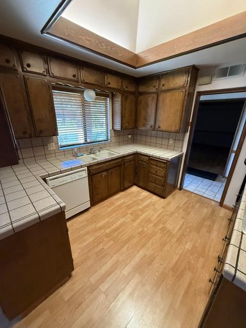 6374 N 5th St, Fresno, CA 93710