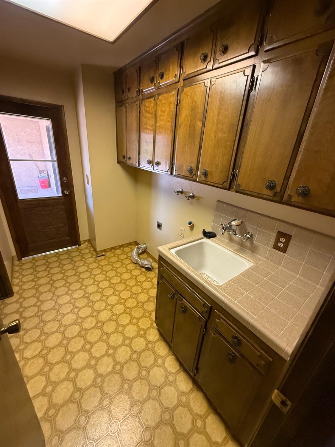 6374 N 5th St, Fresno, CA 93710