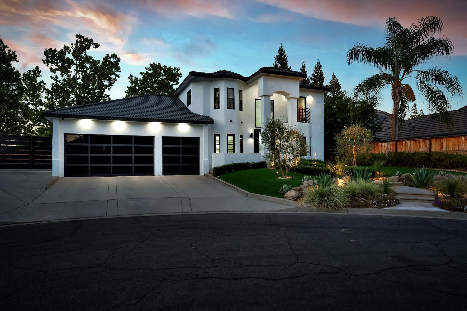 1292 E Valley Forge Dr, Fresno, CA 93720