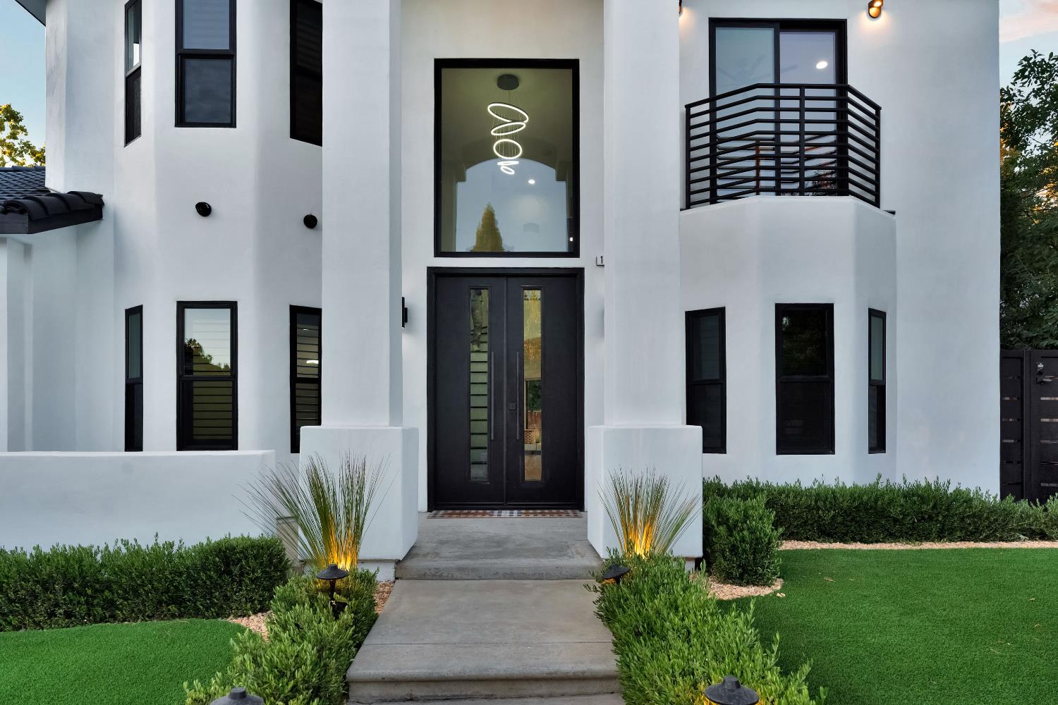 1292 E Valley Forge Dr, Fresno, CA 93720