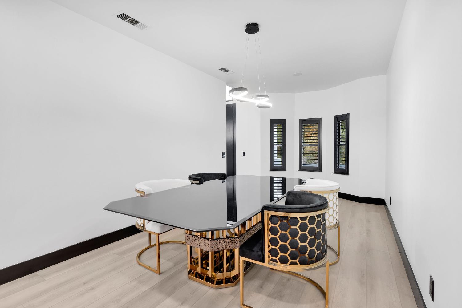 1292 E Valley Forge Dr, Fresno, CA 93720