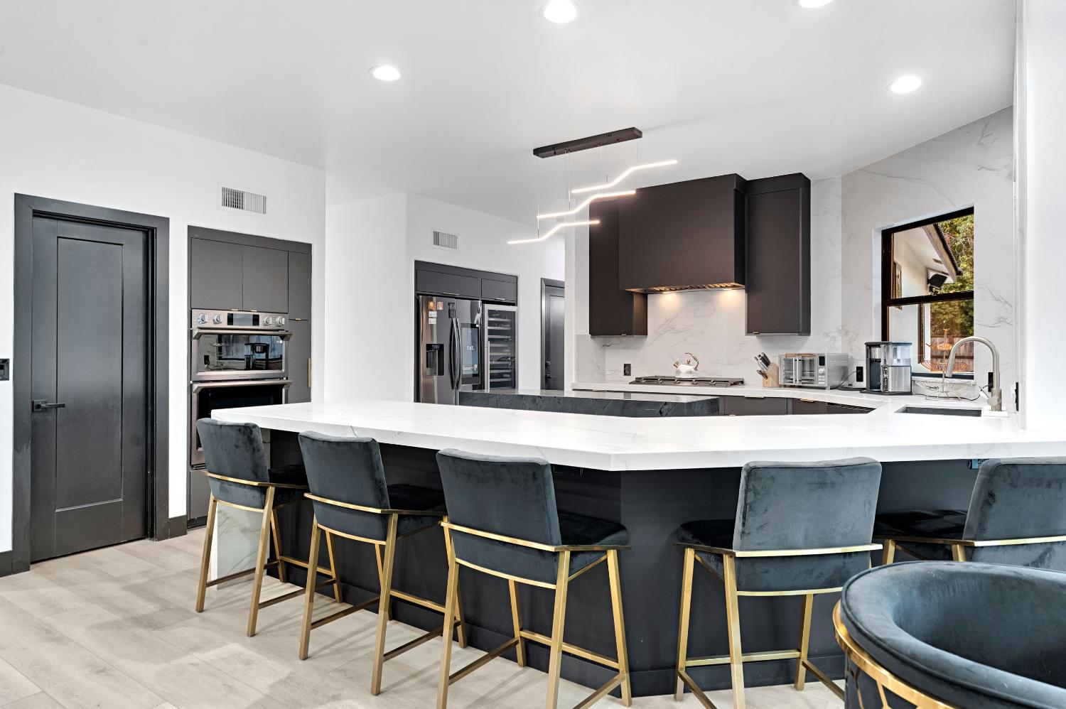 1292 E Valley Forge Dr, Fresno, CA 93720
