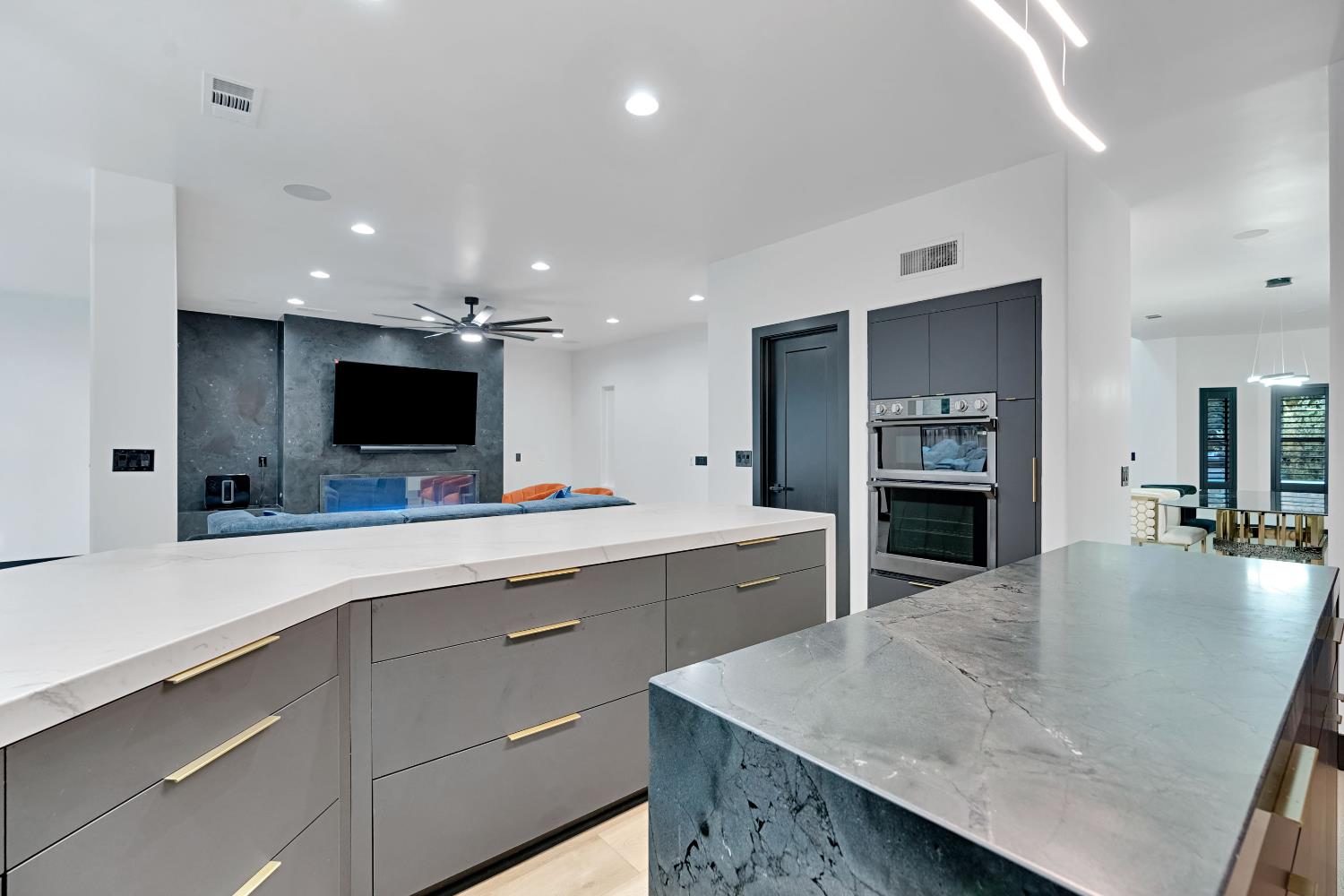 1292 E Valley Forge Dr, Fresno, CA 93720