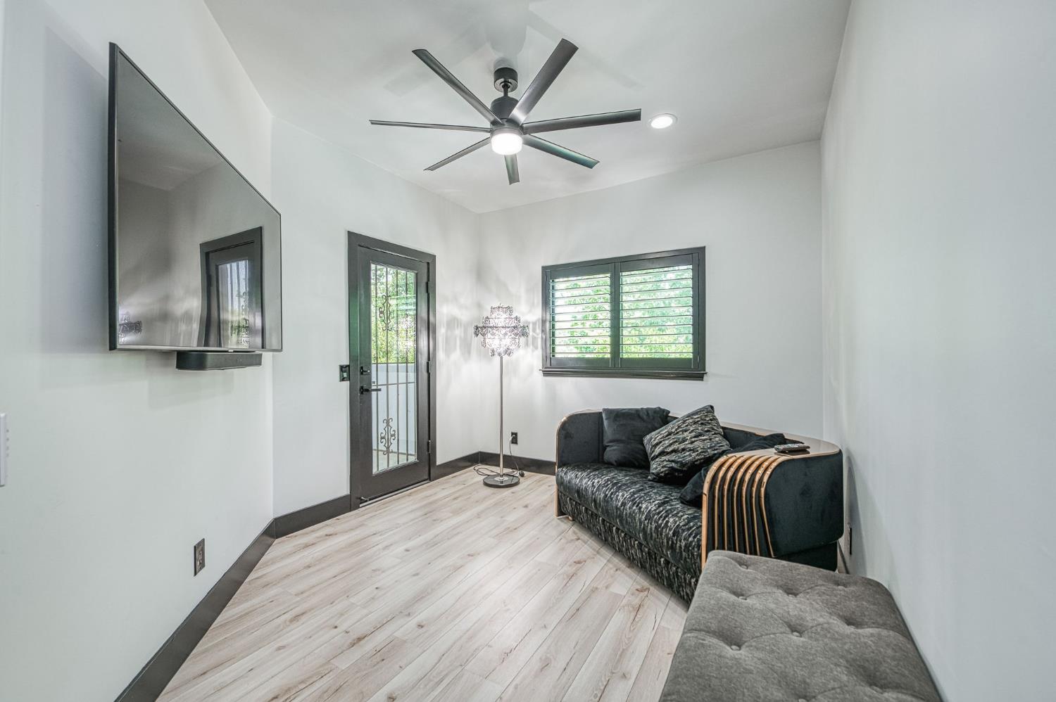 1292 E Valley Forge Dr, Fresno, CA 93720