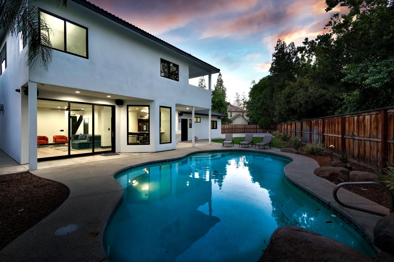 1292 E Valley Forge Dr, Fresno, CA 93720