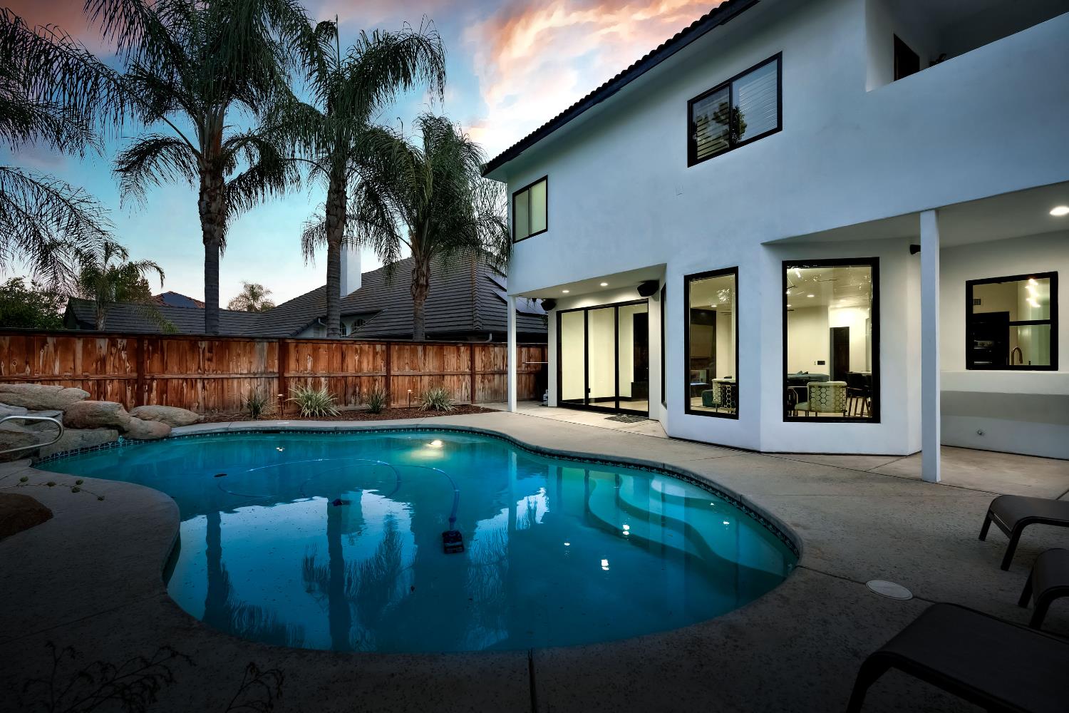 1292 E Valley Forge Dr, Fresno, CA 93720