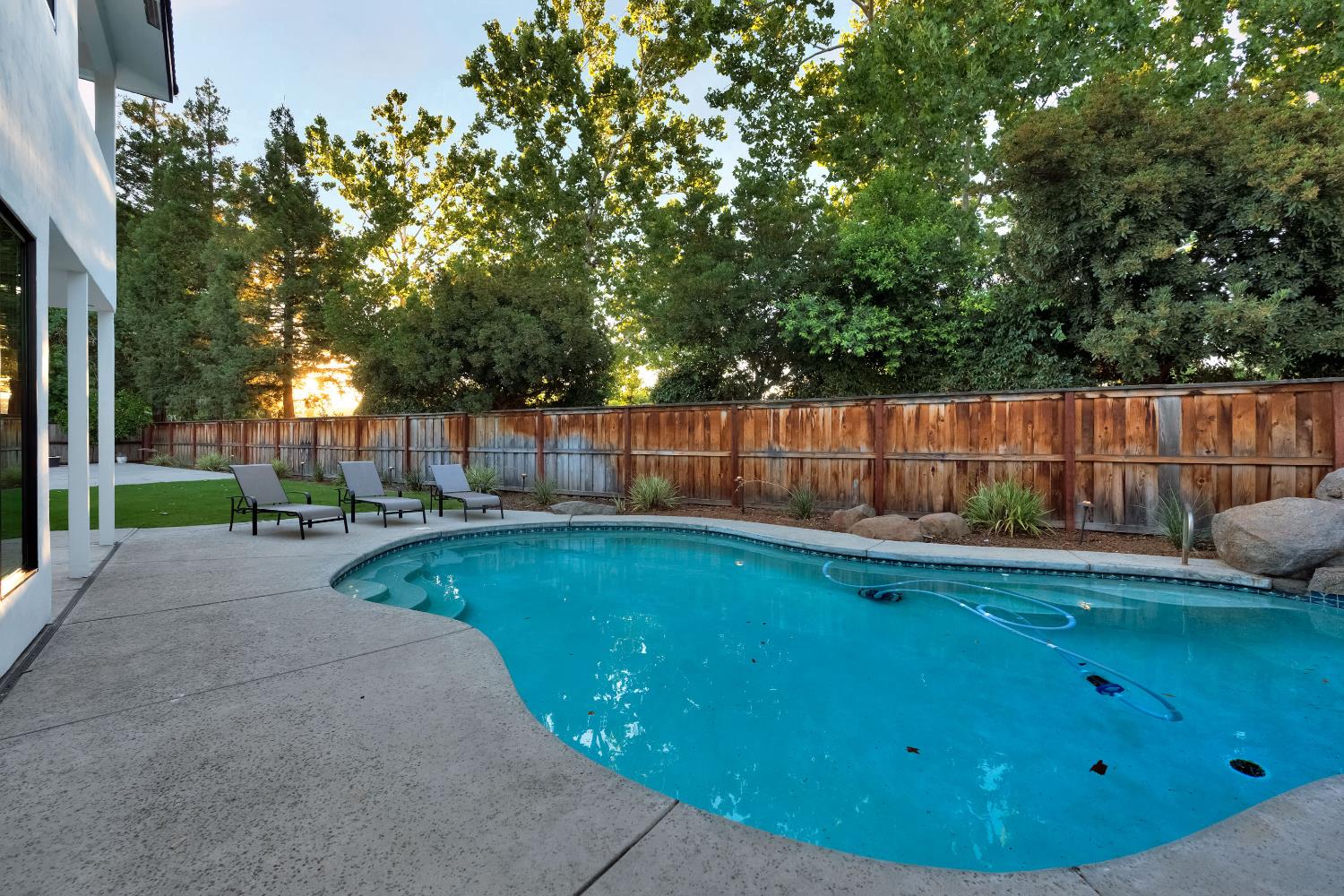 1292 E Valley Forge Dr, Fresno, CA 93720