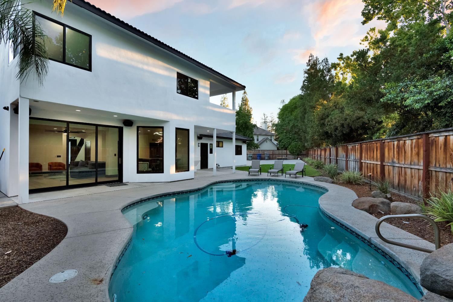 1292 E Valley Forge Dr, Fresno, CA 93720