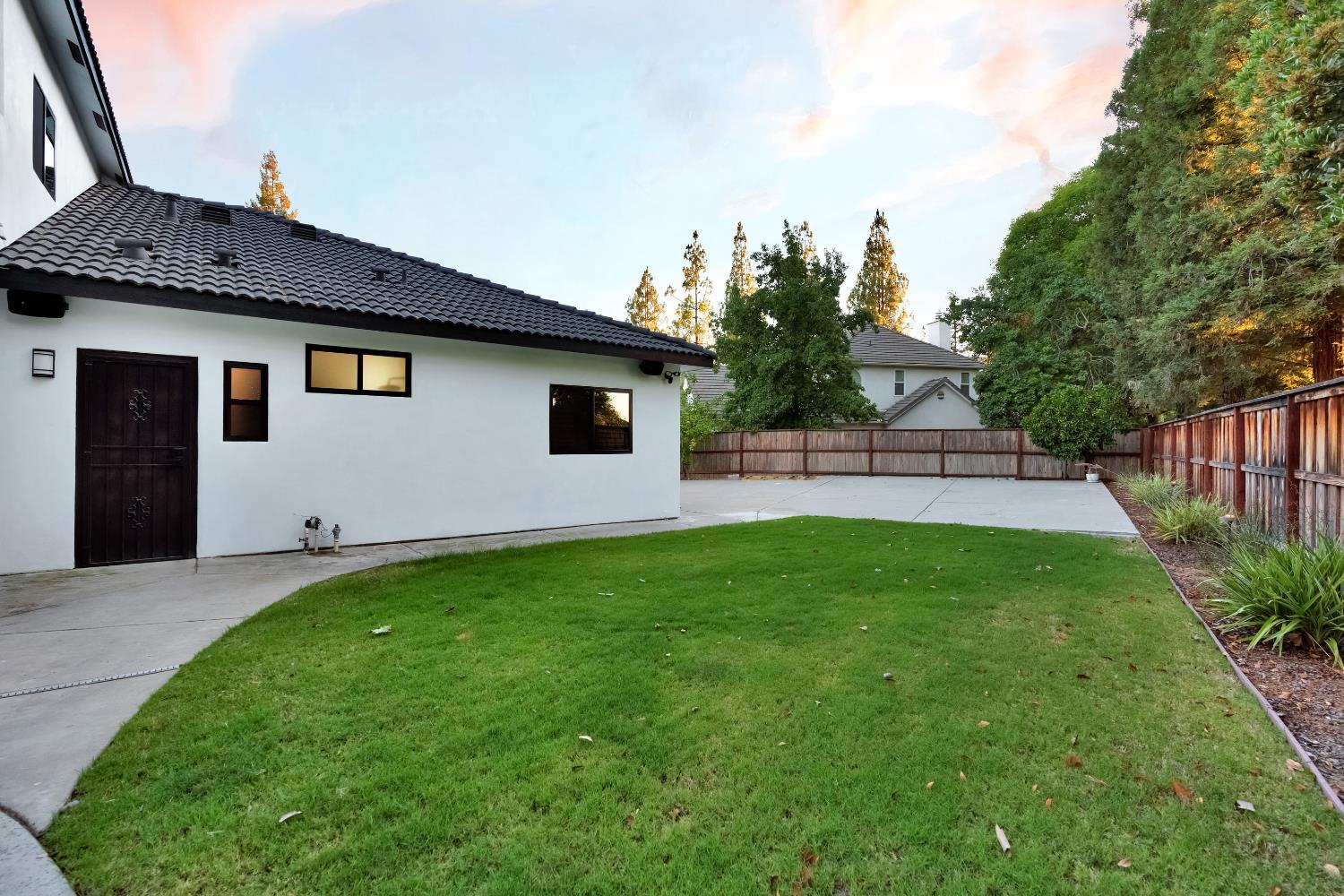 1292 E Valley Forge Dr, Fresno, CA 93720