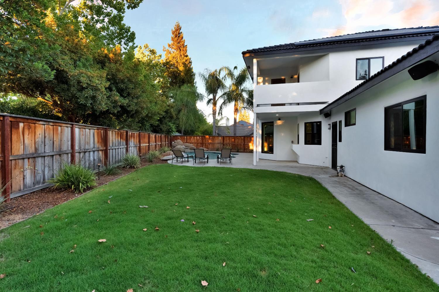 1292 E Valley Forge Dr, Fresno, CA 93720