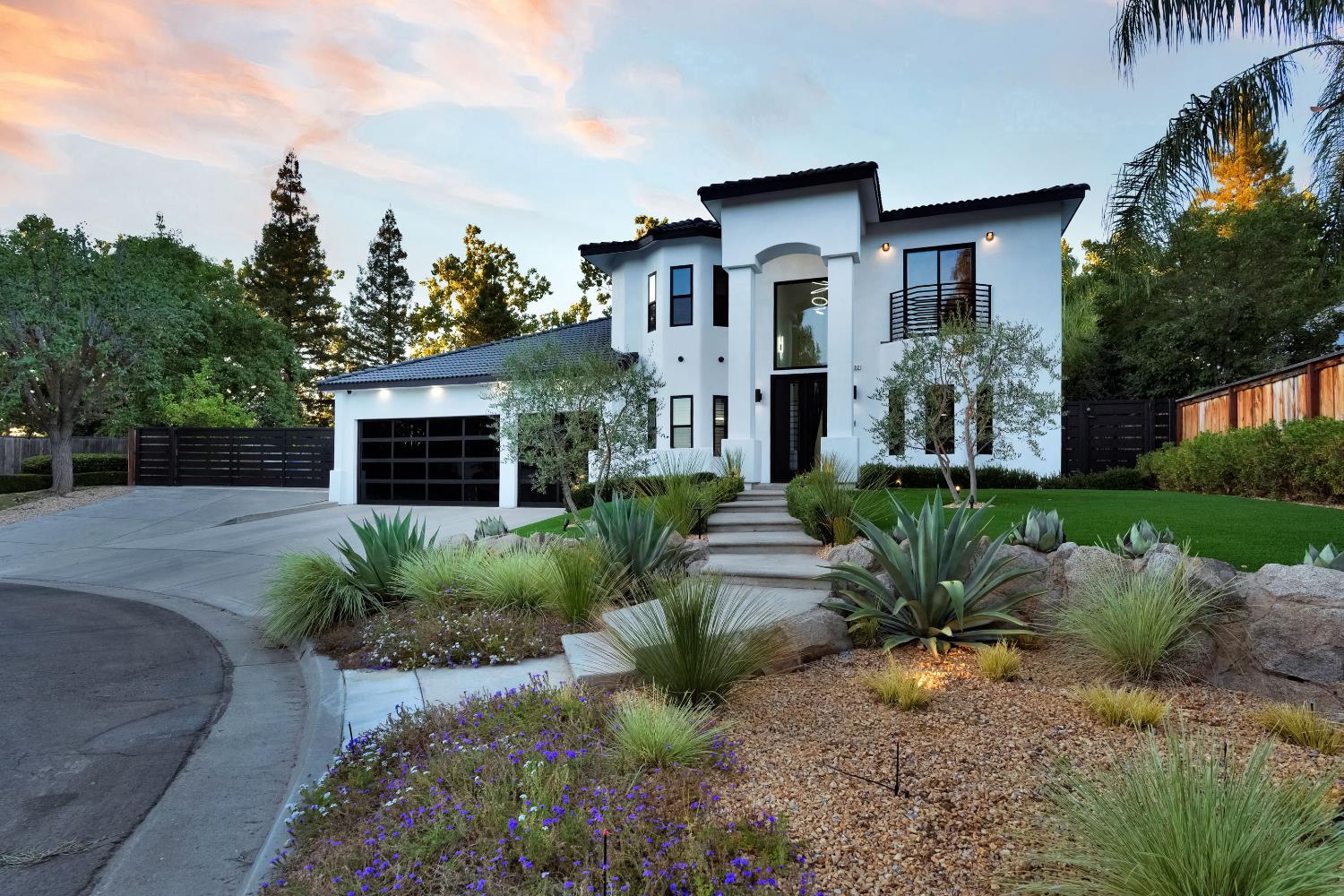 1292 E Valley Forge Dr, Fresno, CA 93720
