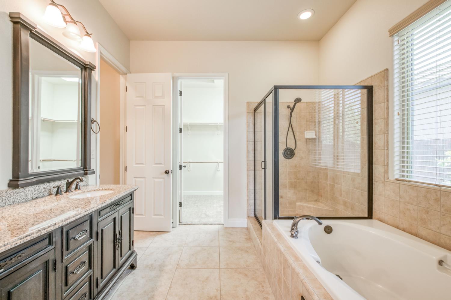 11342 N Via Montessori Dr, Fresno, CA 93720