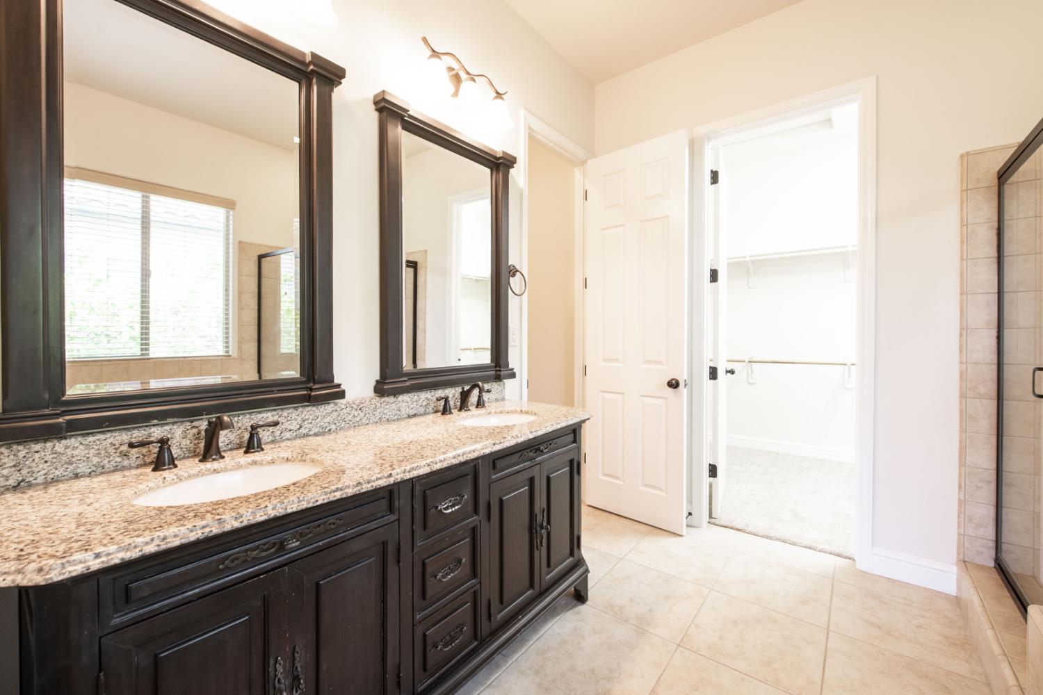 11342 N Via Montessori Dr, Fresno, CA 93720