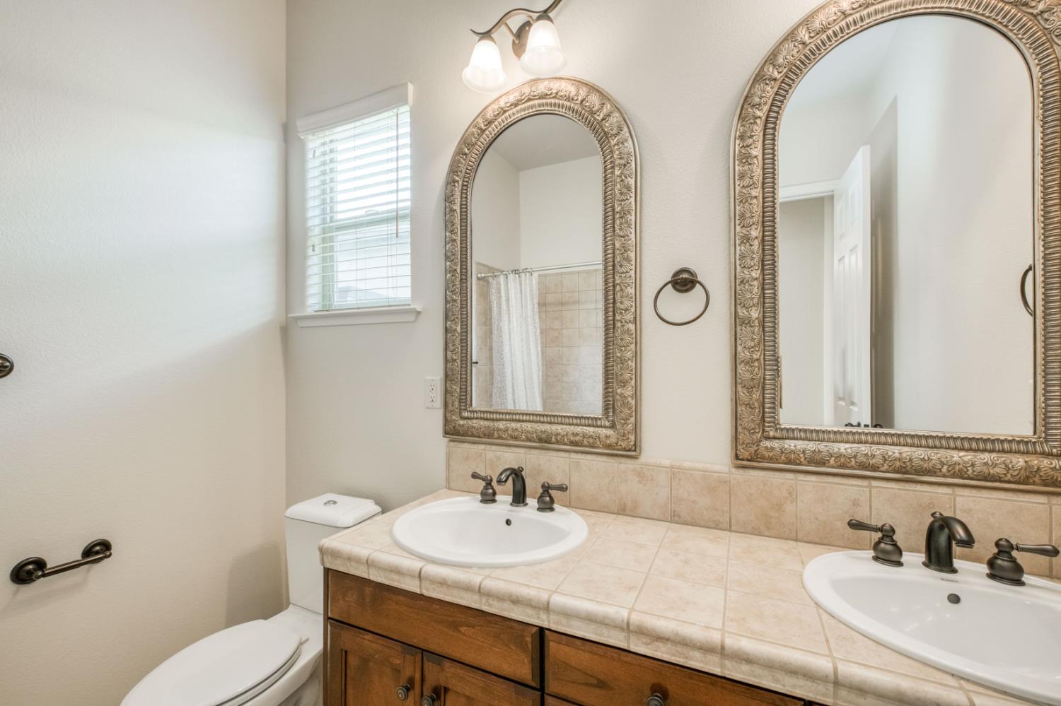 11342 N Via Montessori Dr, Fresno, CA 93720
