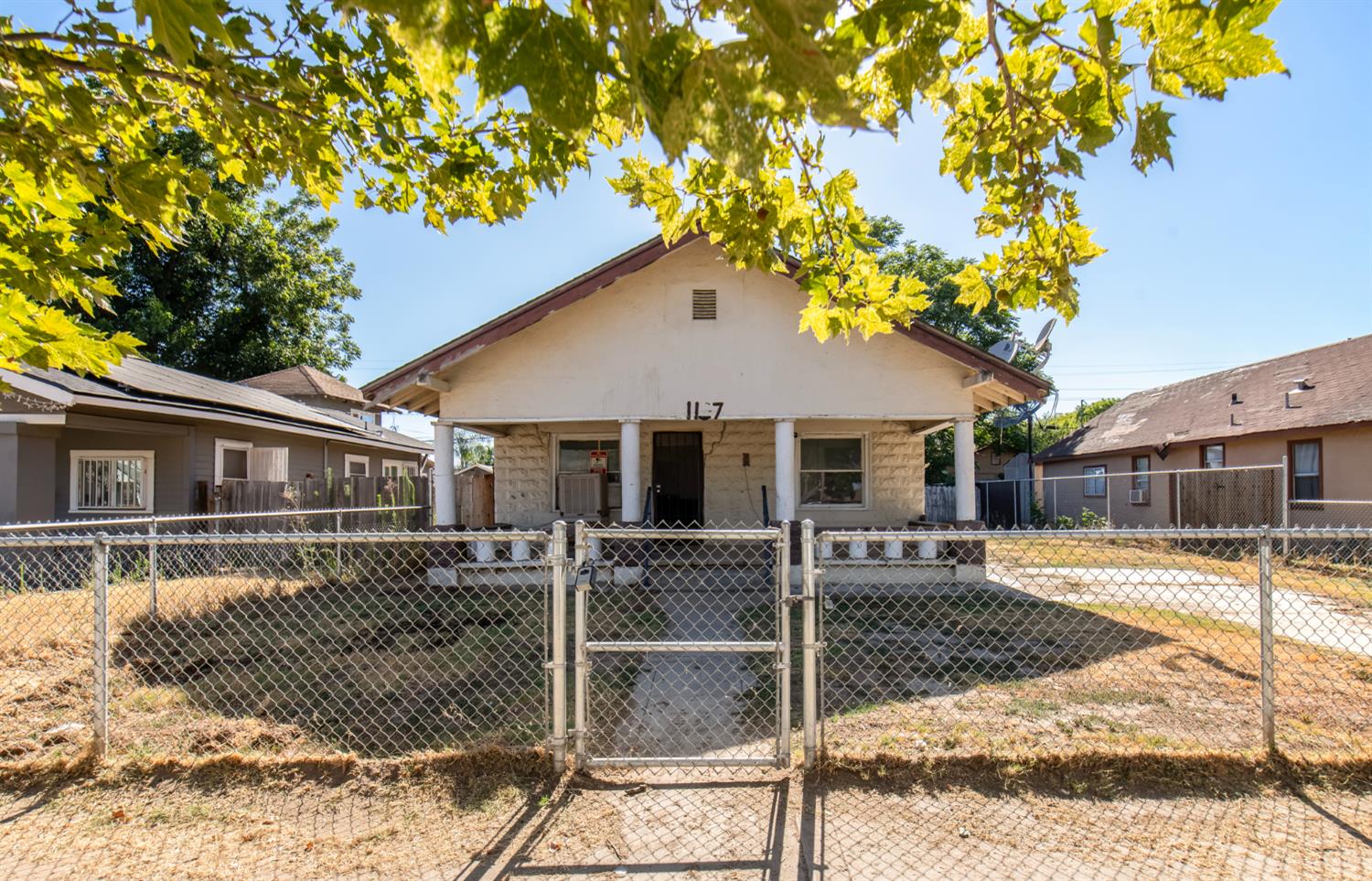 1107 O St, Sanger, CA 93657