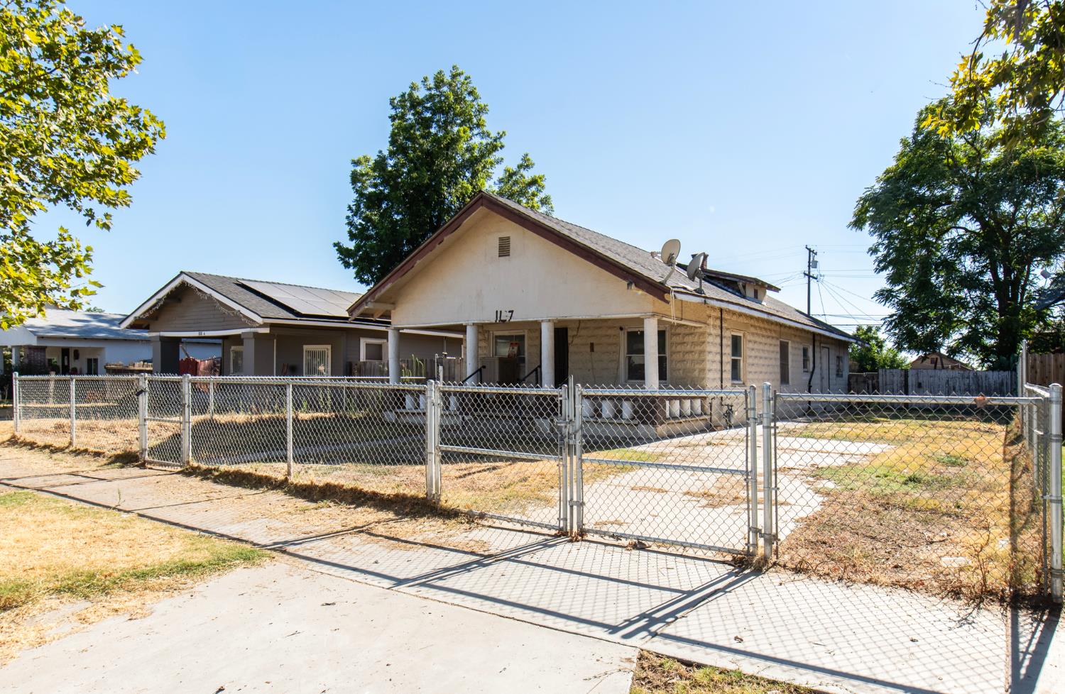 1107 O St, Sanger, CA 93657