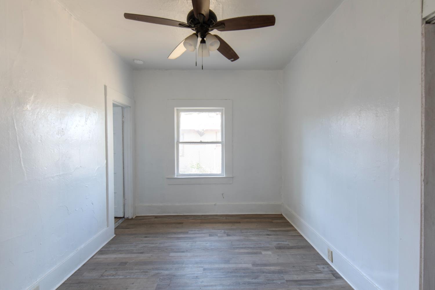 1107 O St, Sanger, CA 93657