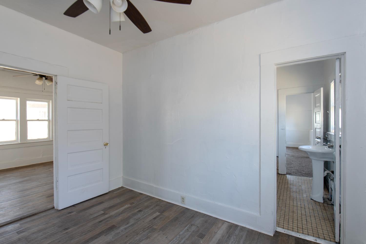 1107 O St, Sanger, CA 93657