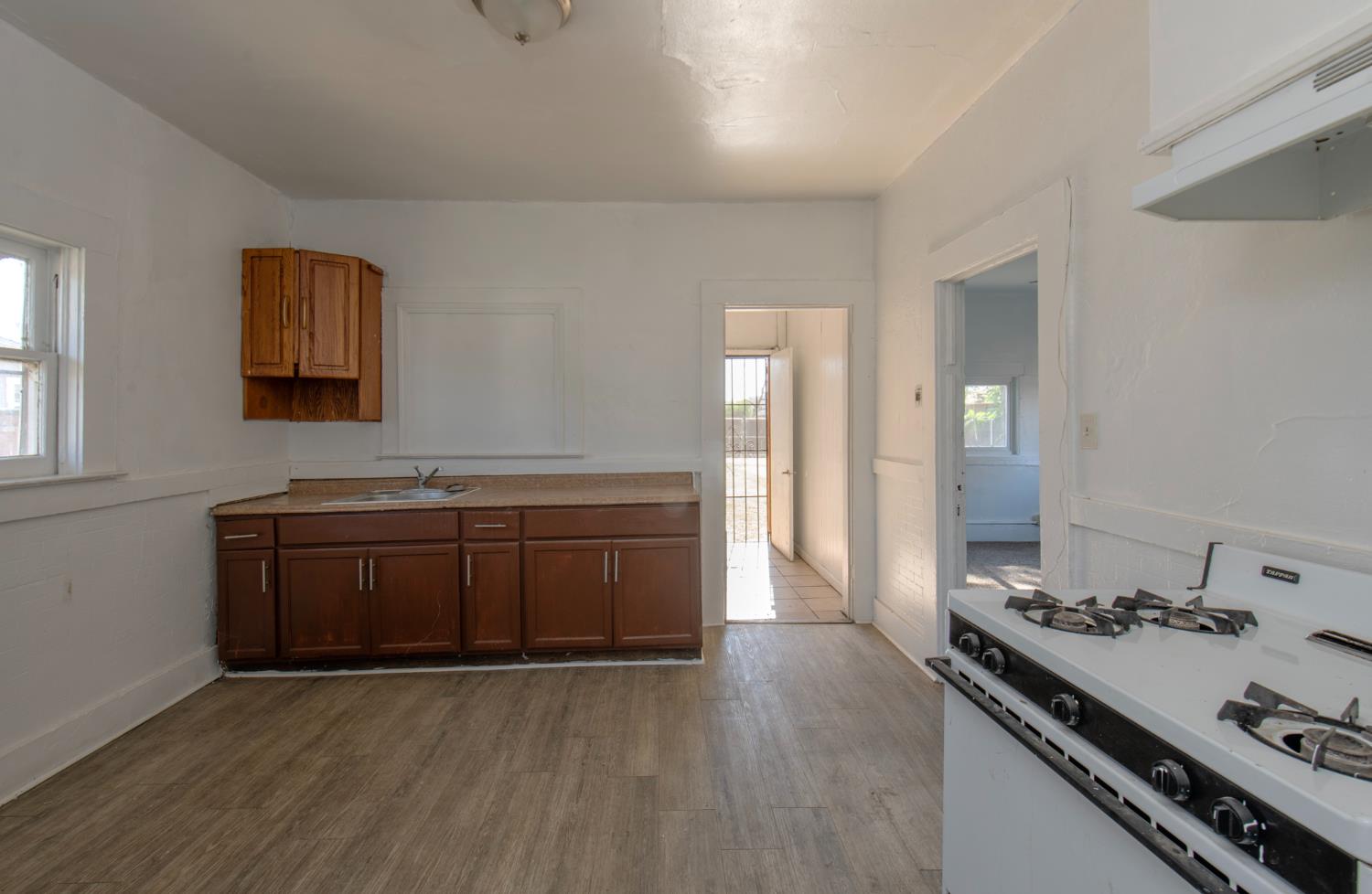 1107 O St, Sanger, CA 93657